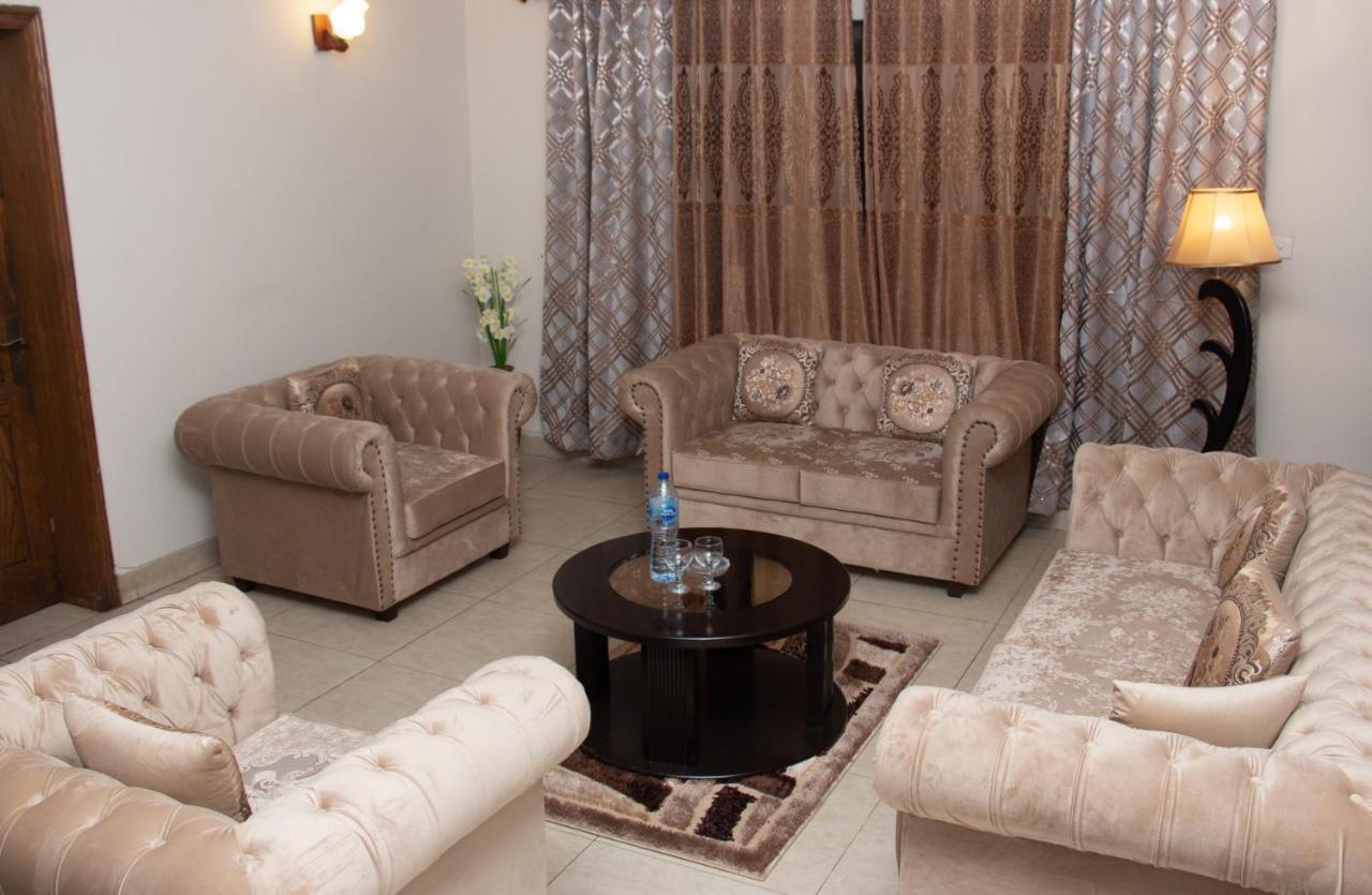 Livin Hub Guest House Islamabad Exterior photo