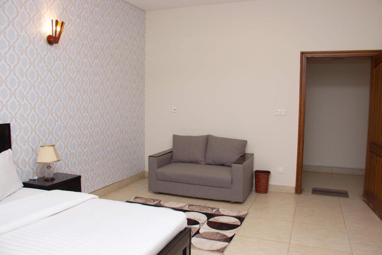 Livin Hub Guest House Islamabad Exterior photo