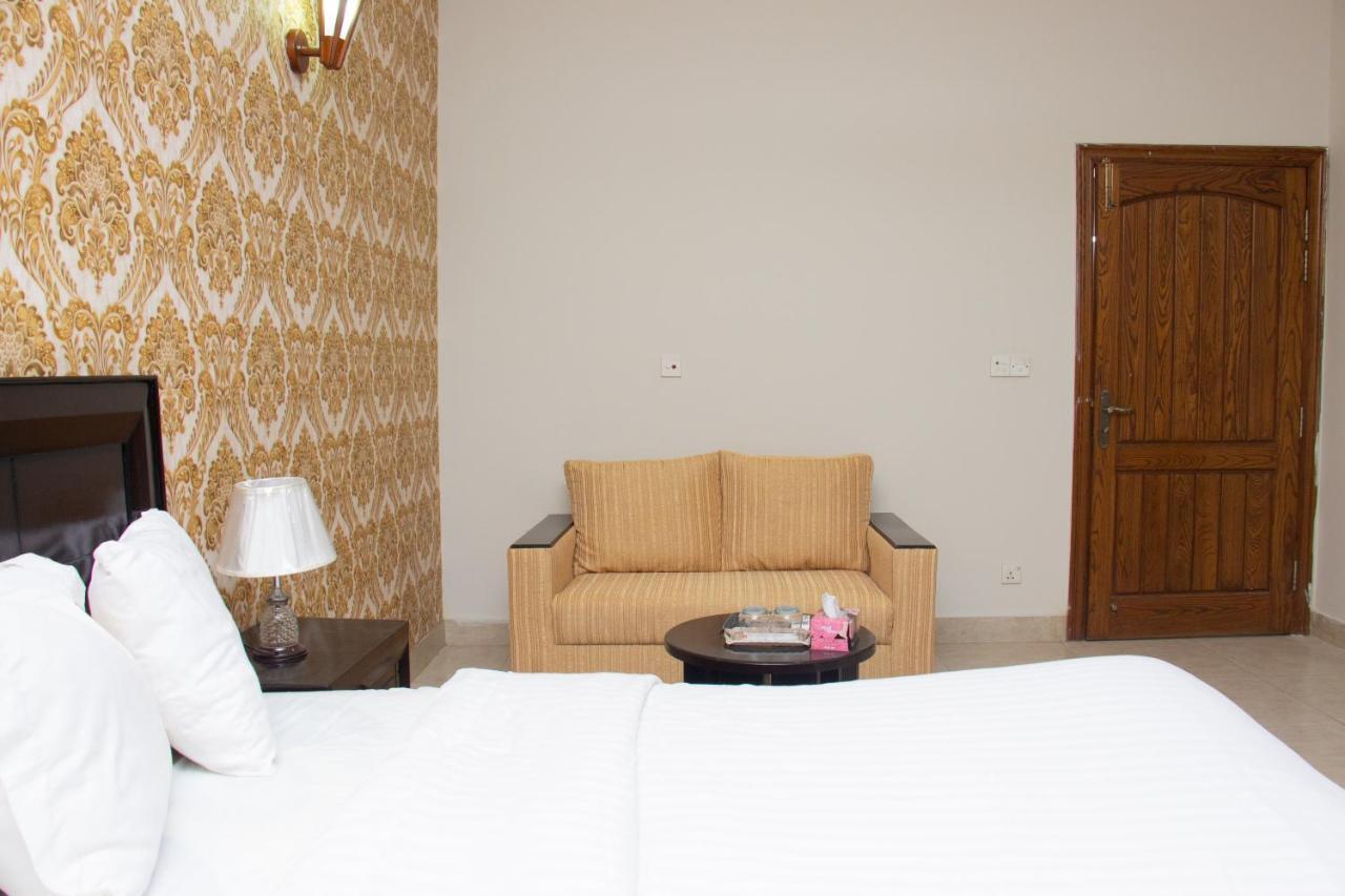 Livin Hub Guest House Islamabad Exterior photo