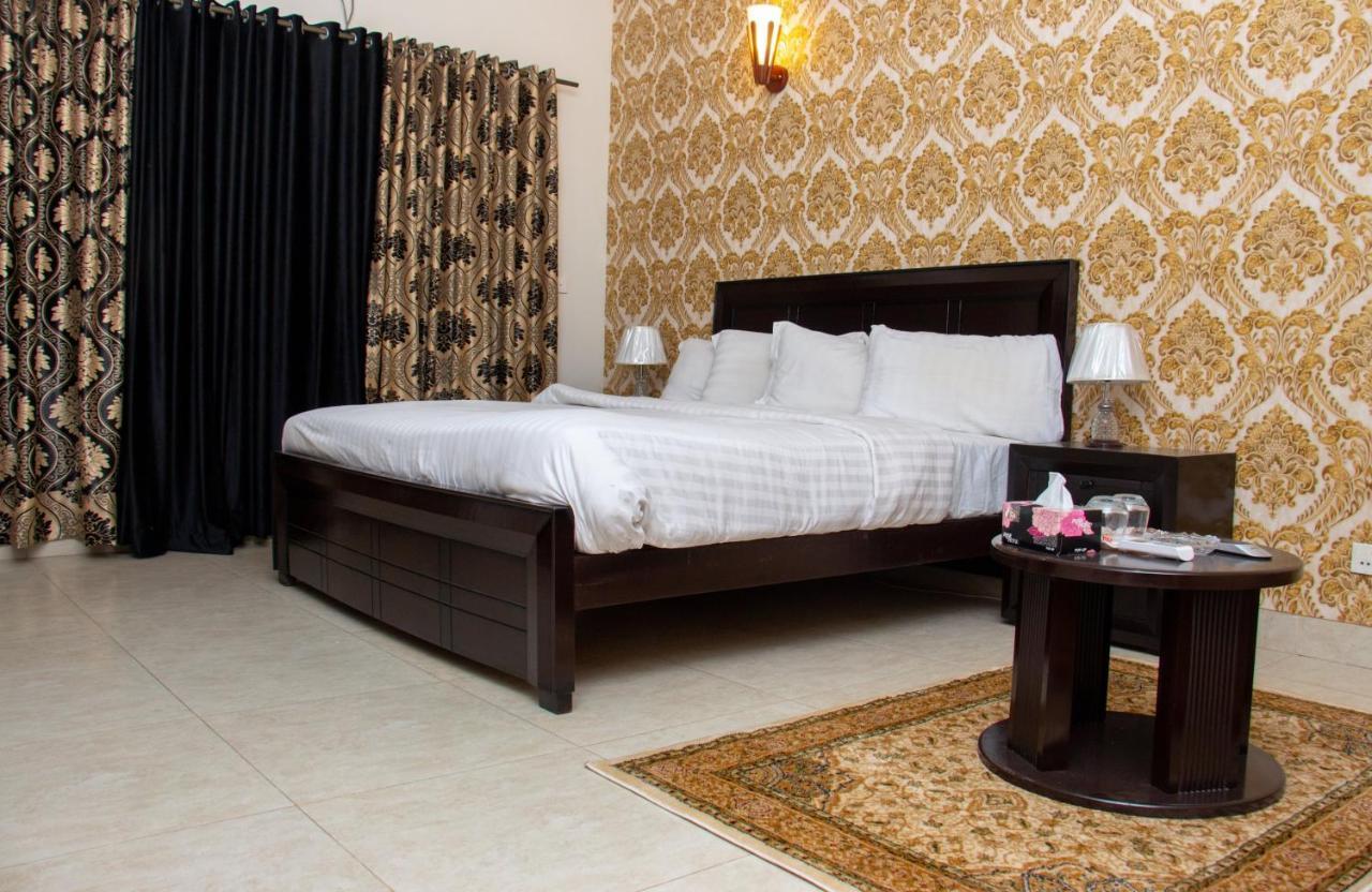 Livin Hub Guest House Islamabad Exterior photo