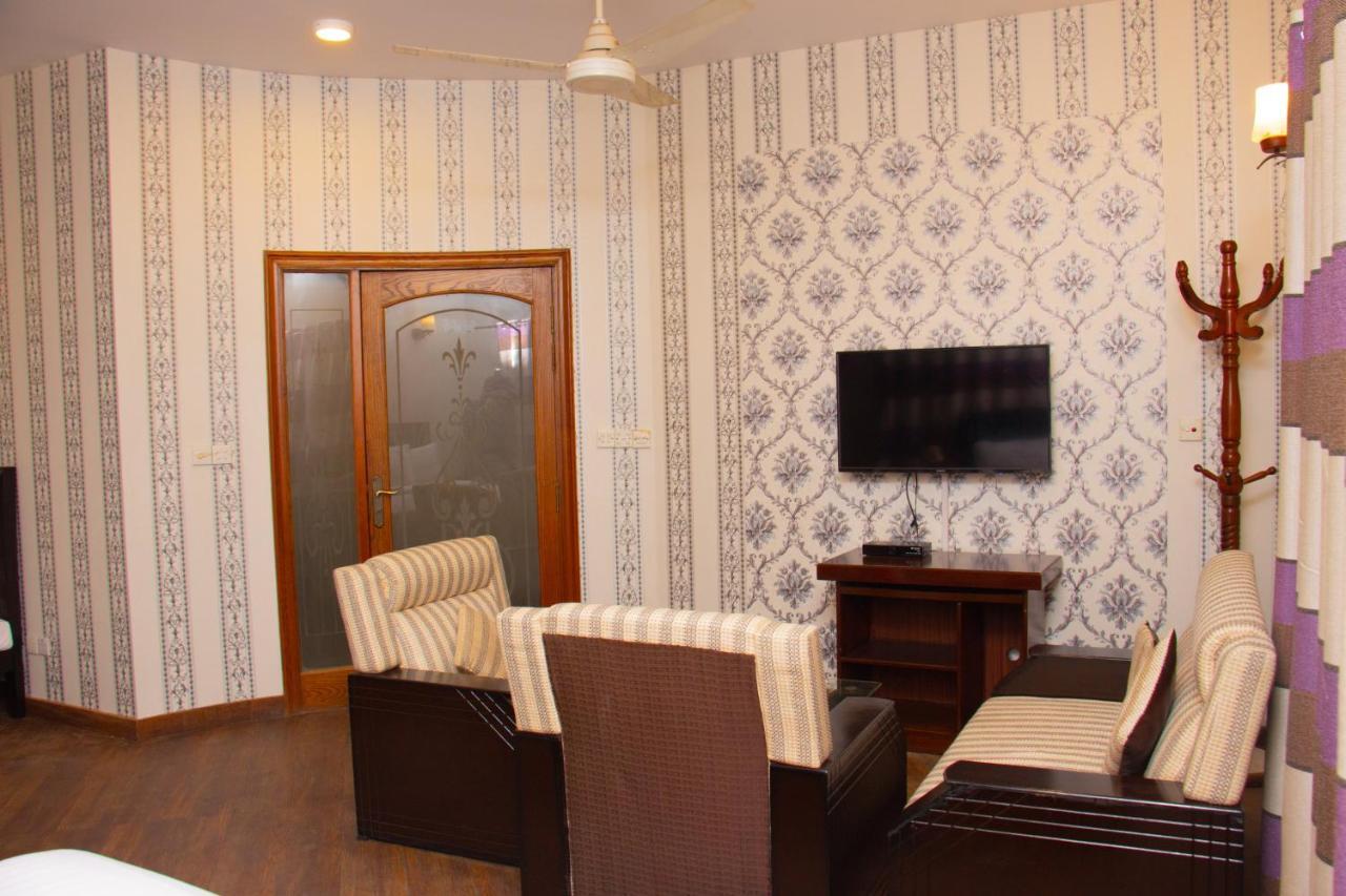 Livin Hub Guest House Islamabad Exterior photo