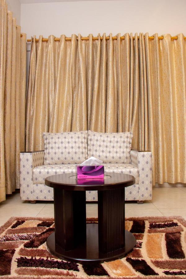 Livin Hub Guest House Islamabad Exterior photo